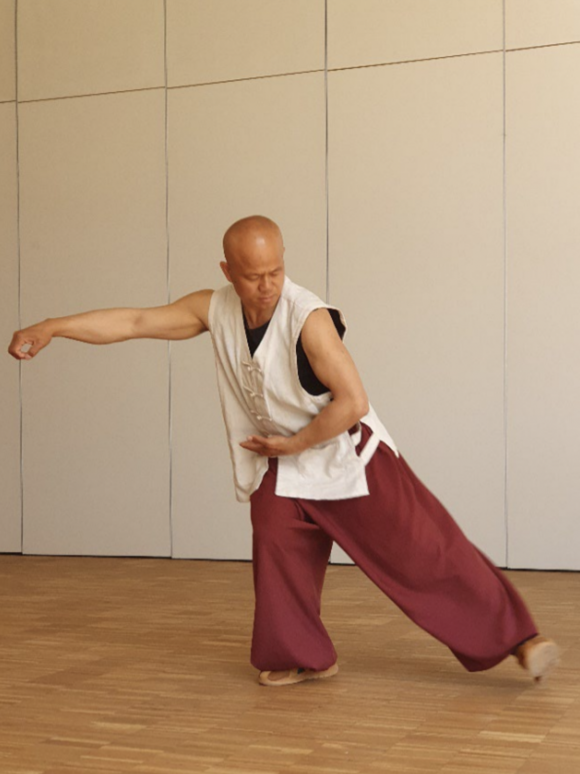 Teilnehmer beim Üben des Knochenmark Qi Gong